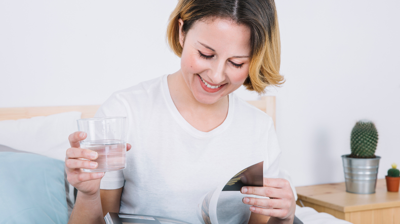 A los 50 años, la disminución de la percepción de la sed requiere una ingesta de cerca de 3 litros de agua para mantener una buena salud cognitiva y renal.