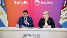 El ministro de Educación de Santa Fe, José Goity, junto a la subsecretaria de Calidad Educativa, Mariana Migliaro.