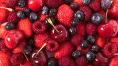 Las cerezas aportan antioxidantes naturales que protegen la salud cardiovascular y fortalecen el sistema inmunológico. Las cerezas aportan antioxidantes naturales que protegen la salud cardiovascular y fortalecen el sistema inmunológico.