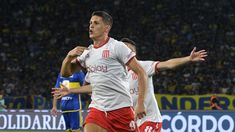 El festejo de Guido Carrillo.