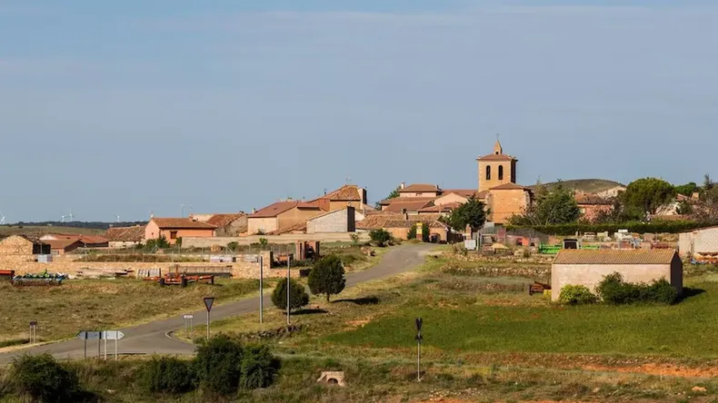 Este pueblito en España busca nuevos habitantes y ofrece trabajo fijo y alquiler gratuito.