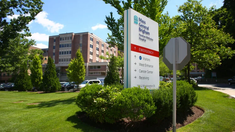 El sindicato de enfermeras aseguró que las pruebas ambientales del hospital no fueron exhaustivas. El sindicato de enfermeras aseguró que las pruebas ambientales del hospital no fueron exhaustivas.