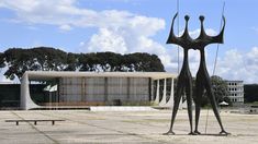 Este lugar representa el poder gubernamental brasileño a través de tres icónicas construcciones Este lugar representa el poder gubernamental brasileño a través de tres icónicas construcciones