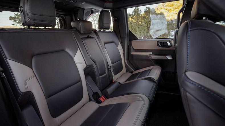 Las plazas traseras del SUV Bronco V6.