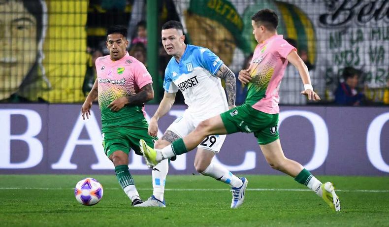 Aníbal Moreno marcó el tercero de Racing.