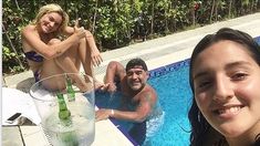 La foto del reencuentro de Jana Maradona con Diego en la pileta con Rocío Oliva La foto del reencuentro de Jana Maradona con Diego en la pileta con Rocío Oliva