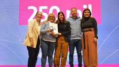 La titular de la ANSES hizo la entrega de las nuevas jubilaciones en Lomas de Zamora