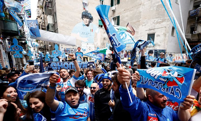 Los hinchas de Napoli coparon las calles de Údine y para festejar el título