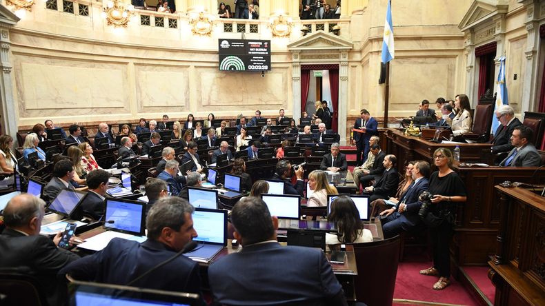 El Senado dio media sanción al proyecto de reforma laboral con 42 votos a favor y 30 en contra. El Senado dio media sanción al proyecto de reforma laboral con 42 votos a favor y 30 en contra.