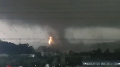 Las autoridades chinas advirtieron que las lluvias y tormentas continuarán. Las autoridades chinas advirtieron que las lluvias y tormentas continuarán.