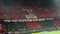 La hinchada de Milan y su versión de Muchachos. La hinchada de Milan y su versión de Muchachos.