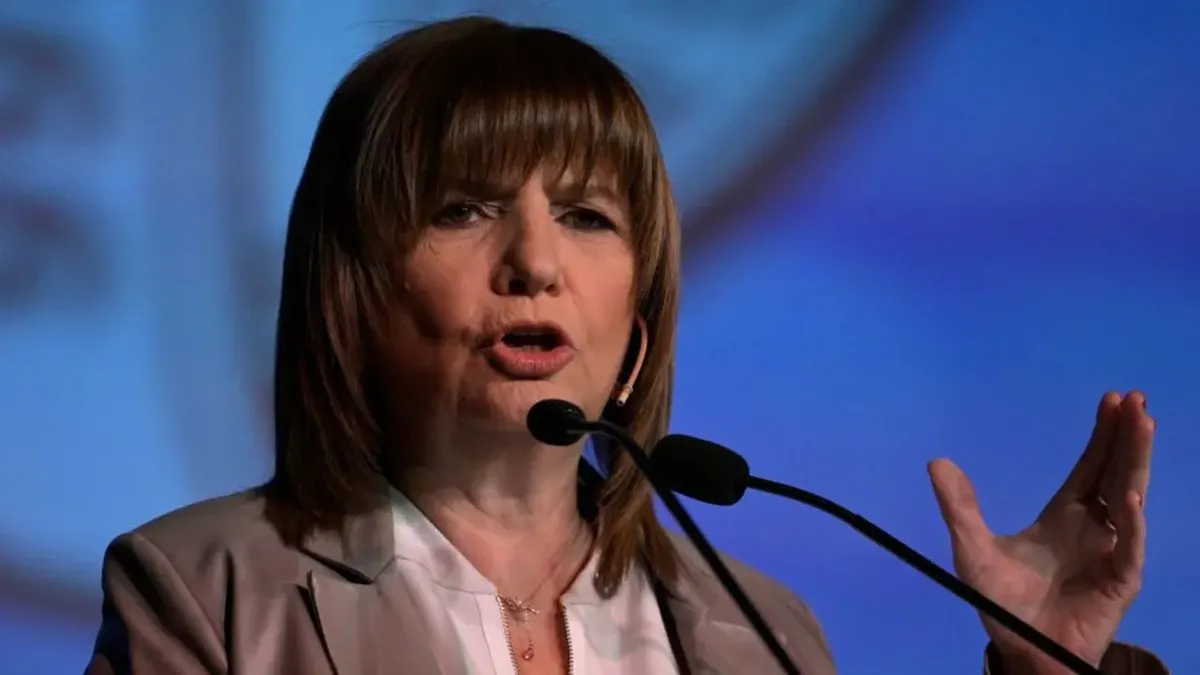 Patricia Bullrich ofreció su renuncia a Milei como jefa del bloque de senadores