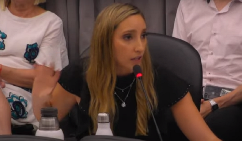 Julia Strada. Julia Strada.