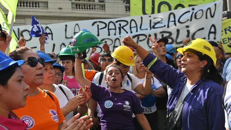 En lo que va del gobierno de Milei llevan cerradas mas de 330.000 cuentas sueldo.&nbsp;