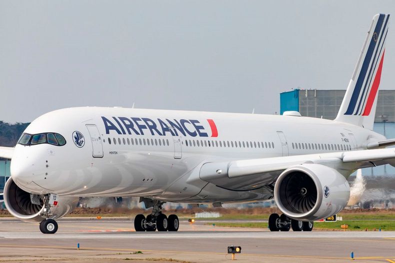 Un avión de Air France que partió desde Buenos Aires debió aterrizar de emergencia en España.