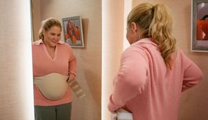 Amy Schumer finge un embarazo es la premisa central de Algo embarazada, la nueva comedia dramática que llegó a Netflix este 5 de febrero y ya es tendencia.