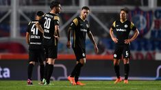 Los jugadores del Ciclón se lamentaron por el empate. Los jugadores del Ciclón se lamentaron por el empate.