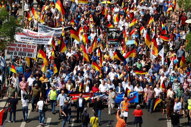 Simpatizantes del partido ultraderechista y anti inmigración AFD se manifiestan en Berlín.