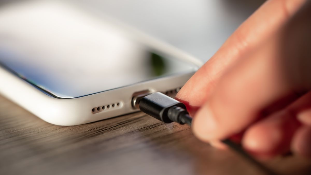 Así es el truco desconocido para cargar la batería del celular en tiempo récord
