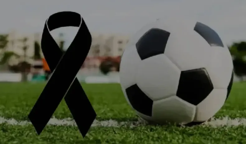 El técnico estaba trabajando con juveniles de su club cuando se descompensó y falleció.