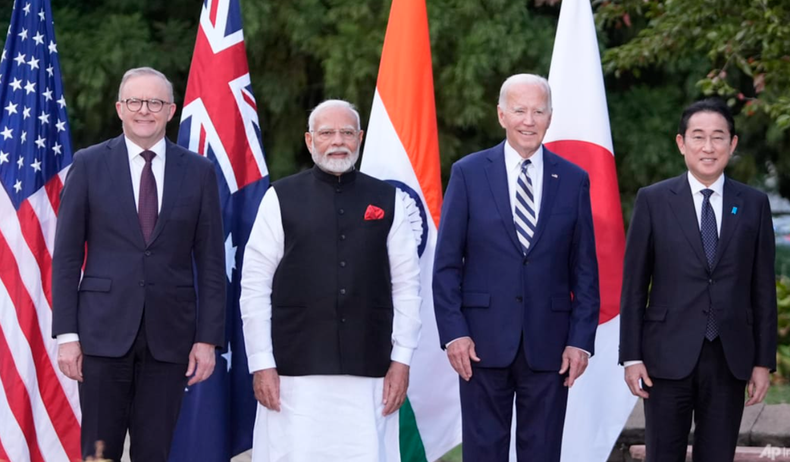 Biden junto al primer ministro japonés