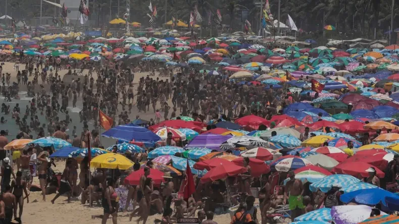 Ola de calor en Brasil deja temperaturas récord: la sensación térmica superó los 58°C.