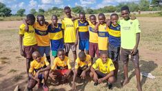 Martín Shatal, un argentino que realiza un voluntariado en Zambia, consiguió camisetas de Boca para el equipo.