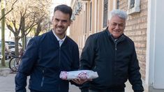 Germán Font antes de emitir su voto este domingo. Germán Font antes de emitir su voto este domingo.