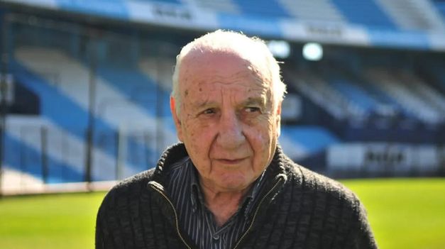 Bocha Maschio en el campo de juego de Racing.