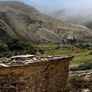 A esto se suma el entorno natural: cerros, quebradas y formaciones rocosas que crean un escenario tan impactante como silencioso. A esto se suma el entorno natural: cerros, quebradas y formaciones rocosas que crean un escenario tan impactante como silencioso.