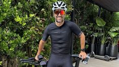 Federico Foster tiene 47 años. Federico Foster tiene 47 años.