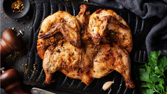 Estos restaurantes preparan un pollo a la parrilla delicioso. Estos restaurantes preparan un pollo a la parrilla delicioso.