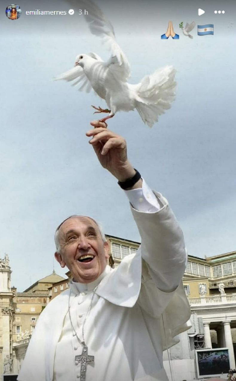 La despedida de Emilia Mernes al papa Francisco. La despedida de Emilia Mernes al papa Francisco.