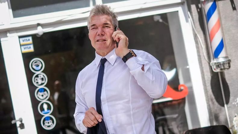 Burlando explicó por qué bajó su precandidatura a gobernador