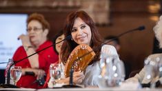 Cristina Kirchner inauguró el Salón Mujeres Parlamentarias en el Senado.