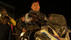 Acusan a Chama de haber usado una moto robada en un videoclip.