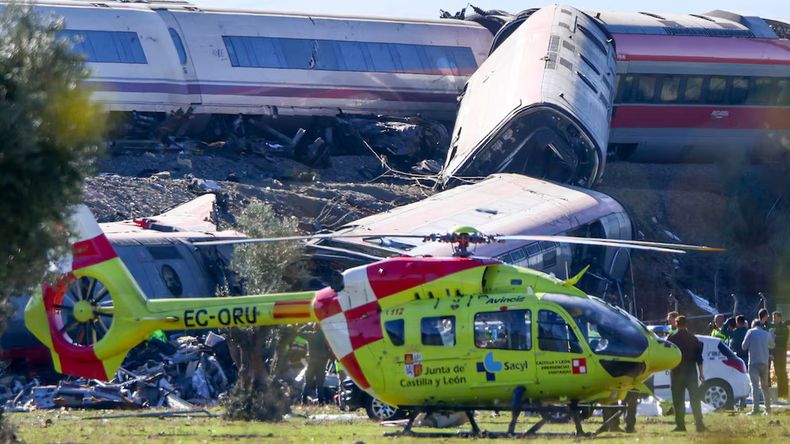 Un tren de alta velocidad chocó a otro que estaba detenido en la provincia de Toledo.
