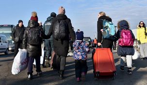 Las mujeres de todas las edades son víctimas de la trata. Las mujeres de todas las edades son víctimas de la trata.