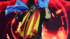 Duki se presentó ante 65 mil personas en el estadio Bernabéu. Duki se presentó ante 65 mil personas en el estadio Bernabéu.