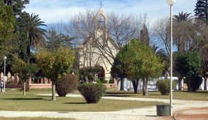 Uribelarrea, un destino ideal para una escapada rural cerca de Buenos Aires, ofrece una experiencia única con su gastronomía local y su encanto histórico.