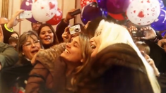 Así vive Susana Giménez la salida del teatro ante el furor de sus fans Así vive Susana Giménez la salida del teatro ante el furor de sus fans