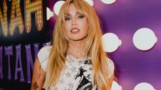 El personaje de Miley Stewart también tenía 13 años al inicio de la serie. El personaje de Miley Stewart también tenía 13 años al inicio de la serie.