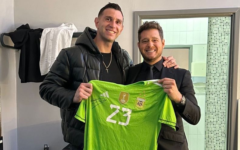 Dibu Martínez y Michael Bublé.