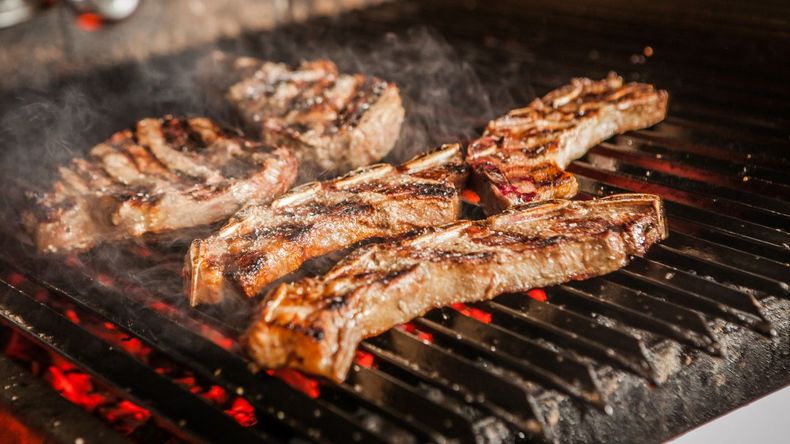 Asado, la comida más elegida para el día del amigo