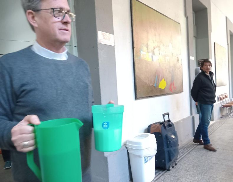 Sirviendo el desayuno a los sin techo.
