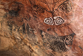 Las Cuevas Pintadas de Guachipas se encuentran a unos 115 kilómetros de la ciudad de Salta. Las Cuevas Pintadas de Guachipas se encuentran a unos 115 kilómetros de la ciudad de Salta.