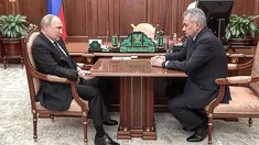 Un video de Vladimir Putin agarrando con fuerza una mesa reaviva los rumores sobre su salud