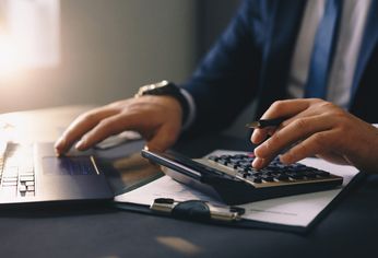 ARCA puede aplicar una multa de hasta el 50% del impuesto integrado y del aporte jubilatorio. Además, como el organismo ya cuenta con los datos de facturación, puede realizar una recategorización de oficio y ubicar al contribuyente en la categoría correcta a partir de marzo. ARCA puede aplicar una multa de hasta el 50% del impuesto integrado y del aporte jubilatorio. Además, como el organismo ya cuenta con los datos de facturación, puede realizar una recategorización de oficio y ubicar al contribuyente en la categoría correcta a partir de marzo.