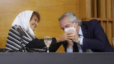 Alberto saludó a las Abuelas de Plaza de Mayo. Alberto saludó a las Abuelas de Plaza de Mayo.