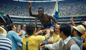 Pele obtuvo tres copas del mundo con Brasil Pele obtuvo tres copas del mundo con Brasil